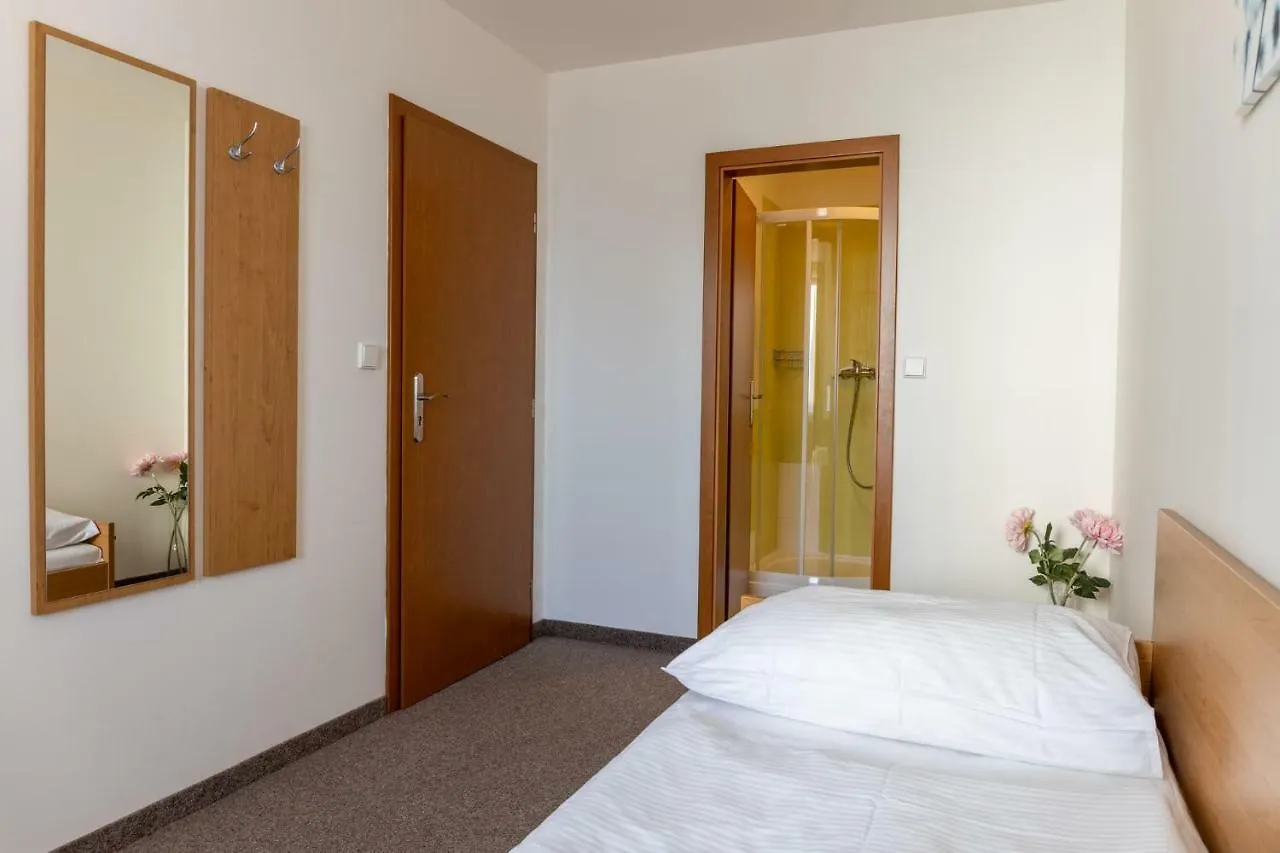 Hotel Kanarek Prag 3*,