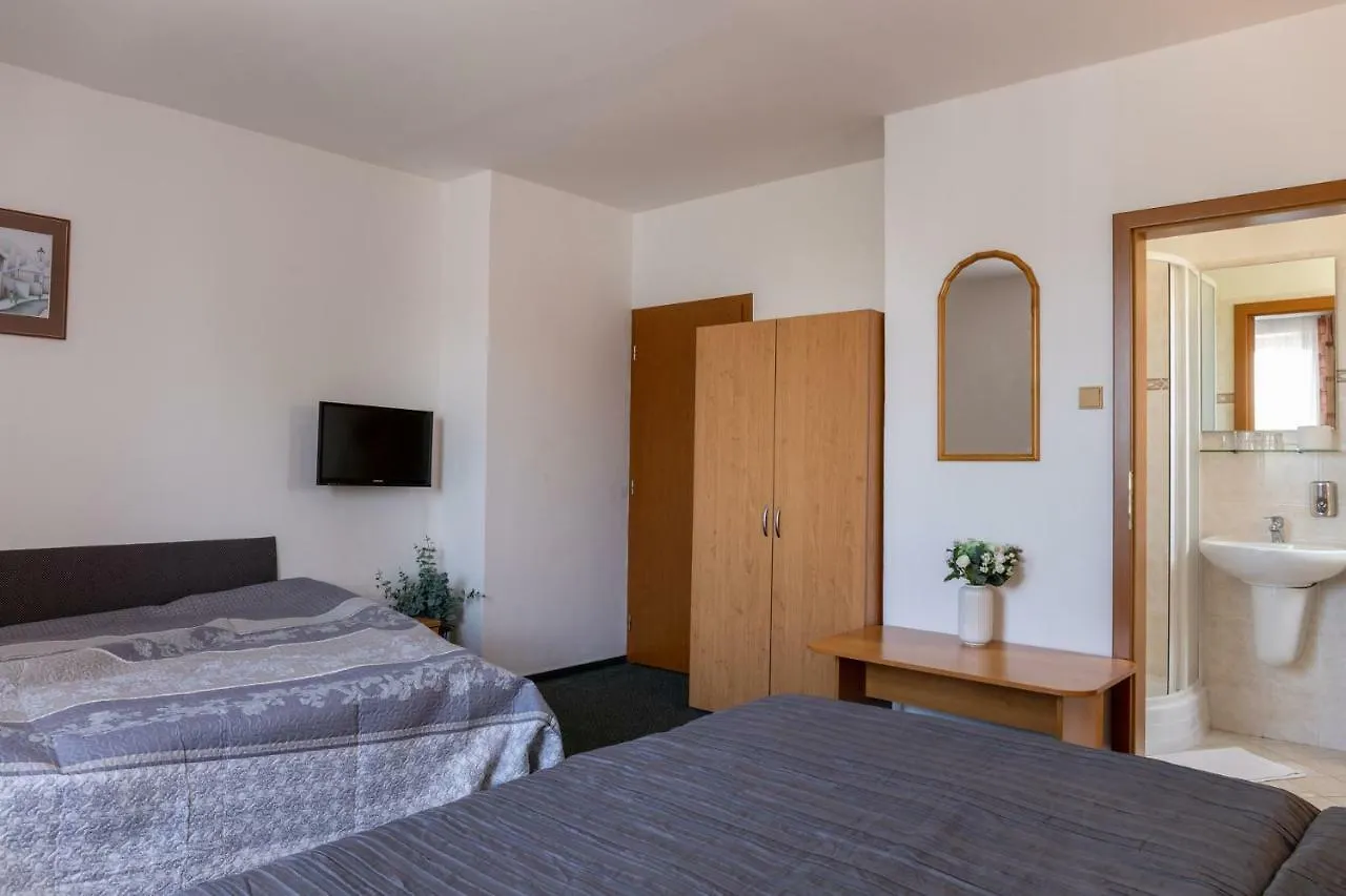 פראג Hotel Kanarek